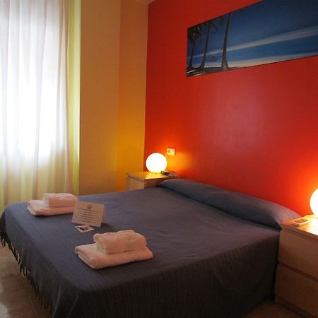 Barcelona City North Hostal Bagian luar foto