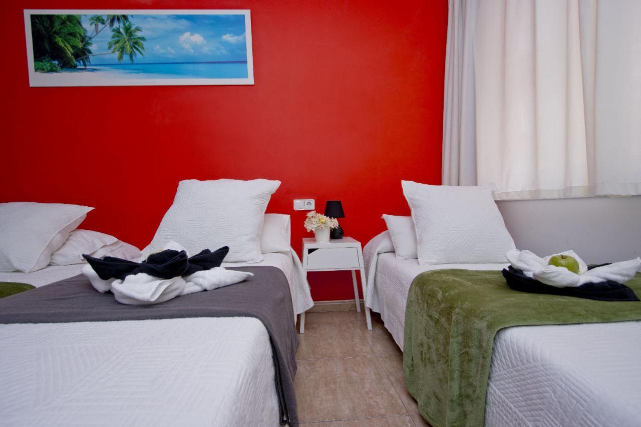 Barcelona City North Hostal Bagian luar foto