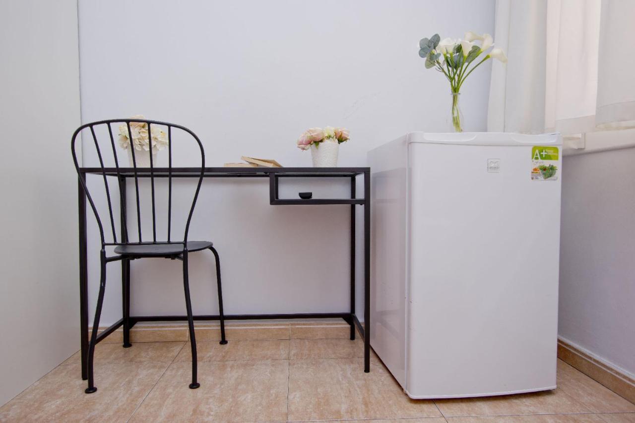 Barcelona City North Hostal Bagian luar foto