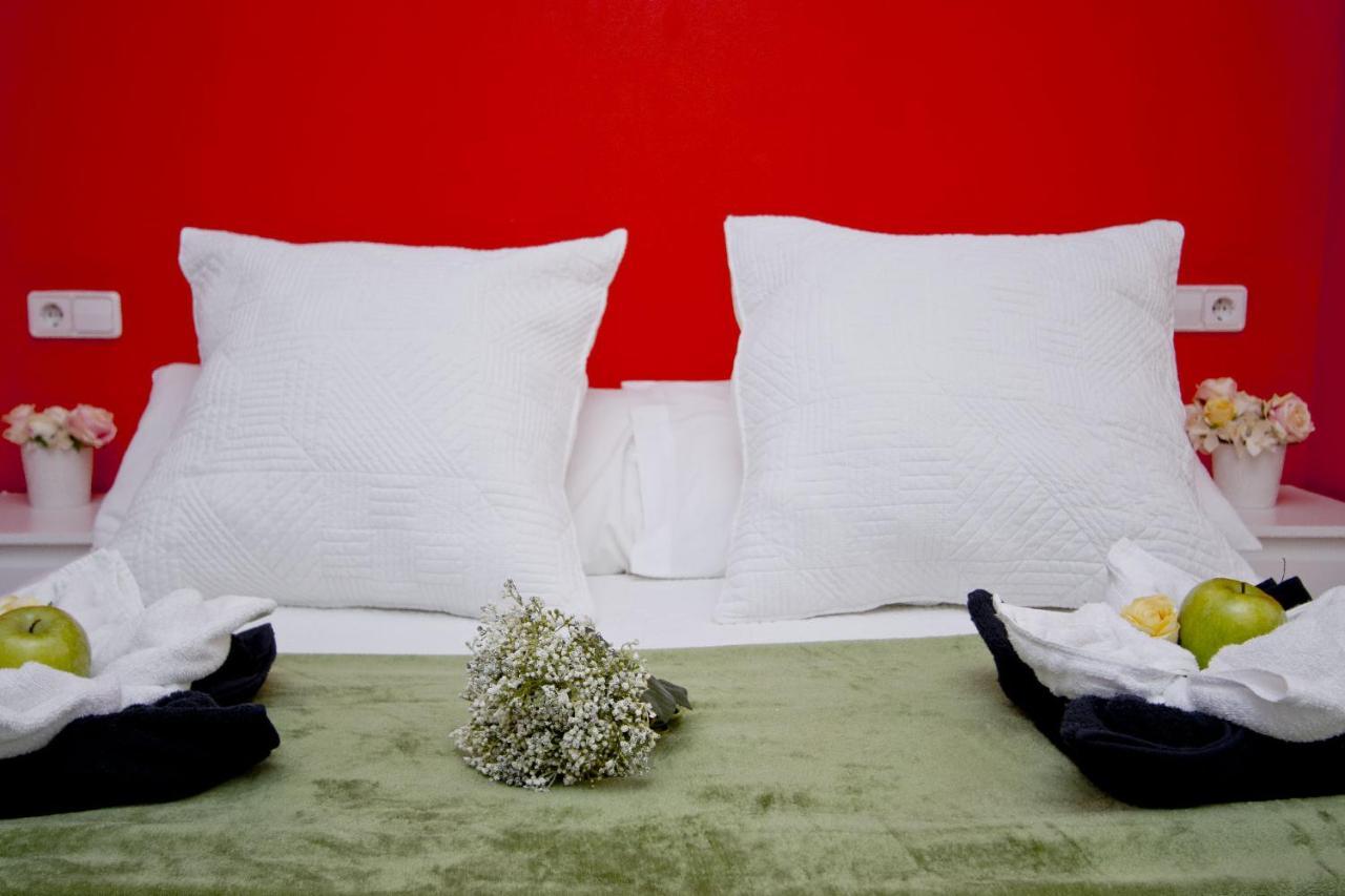 Barcelona City North Hostal Bagian luar foto