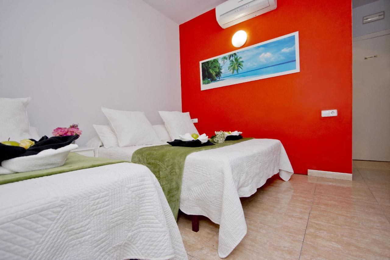 Barcelona City North Hostal Bagian luar foto