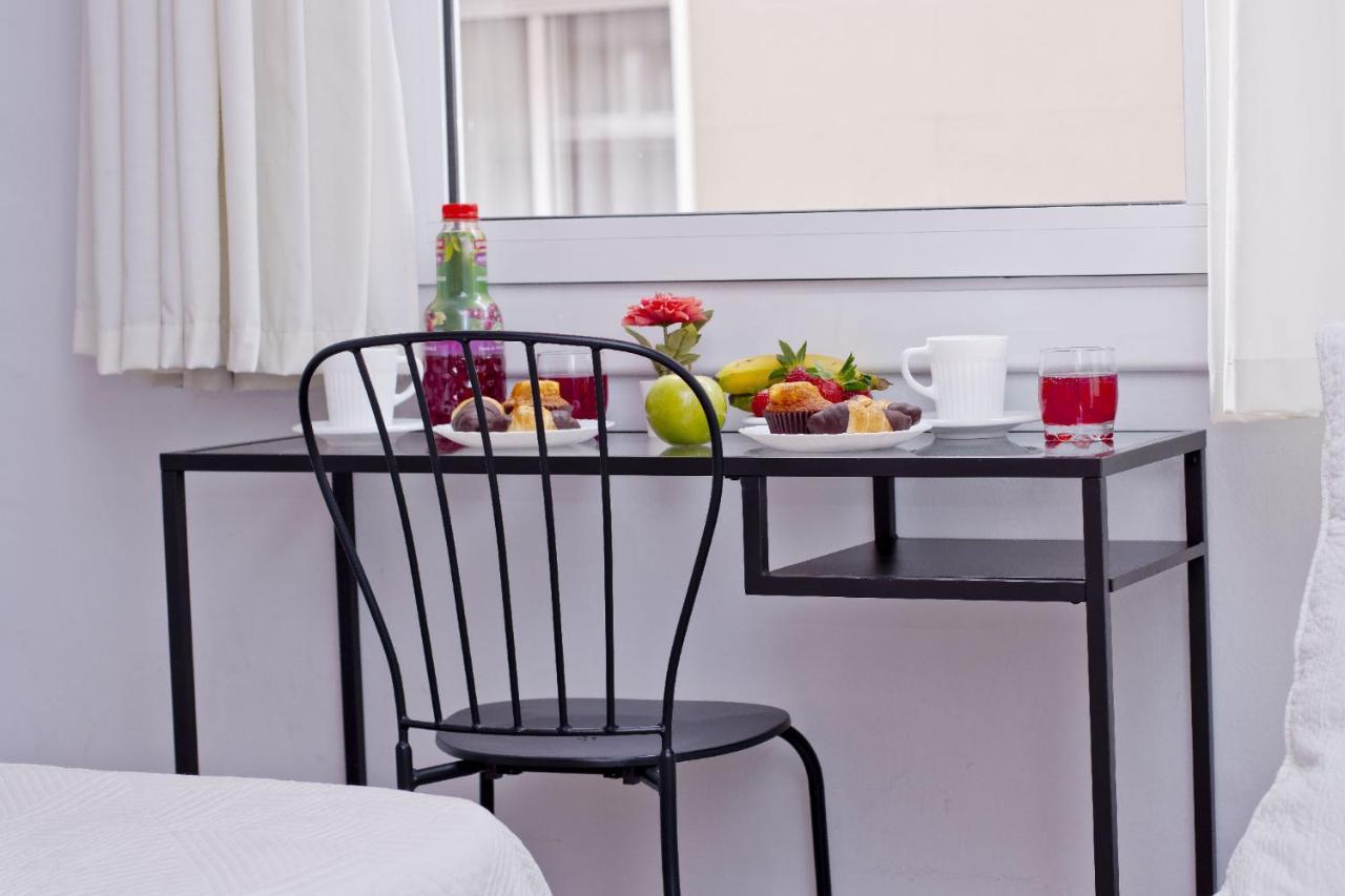 Barcelona City North Hostal Bagian luar foto