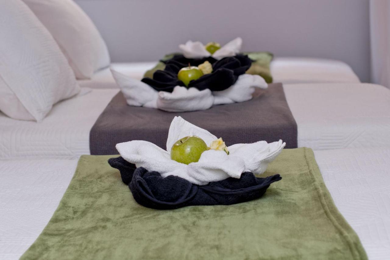 Barcelona City North Hostal Bagian luar foto