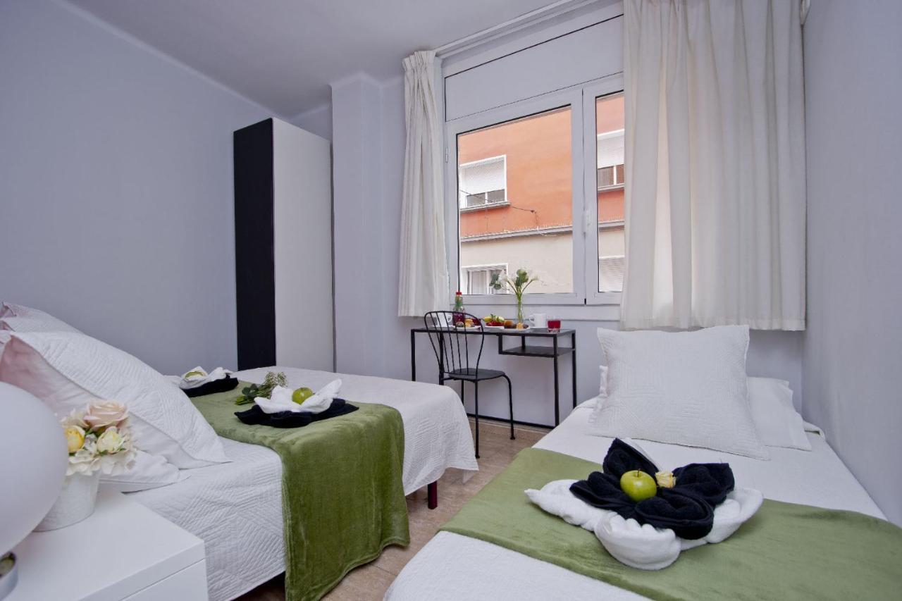 Barcelona City North Hostal Bagian luar foto