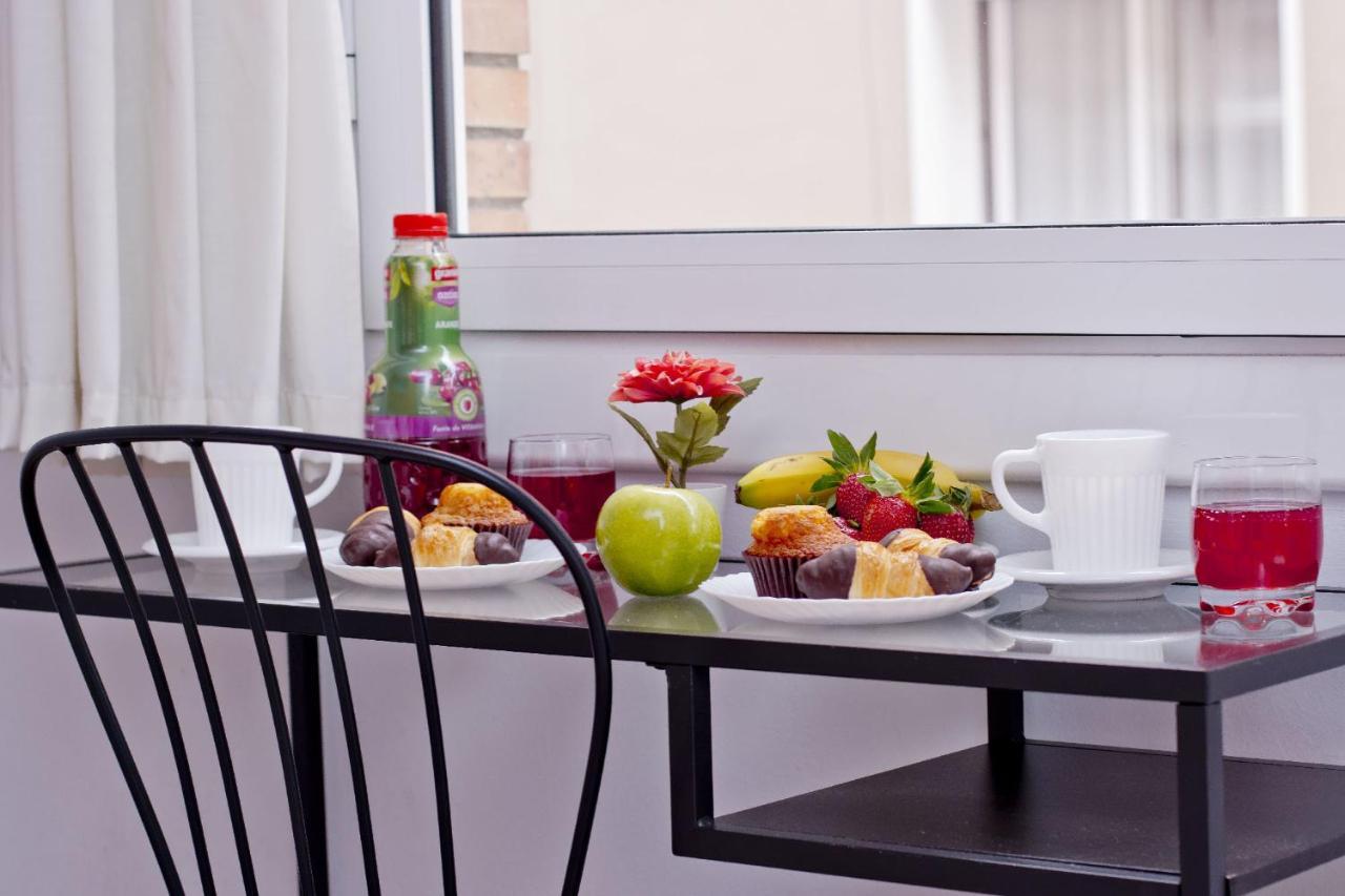 Barcelona City North Hostal Bagian luar foto