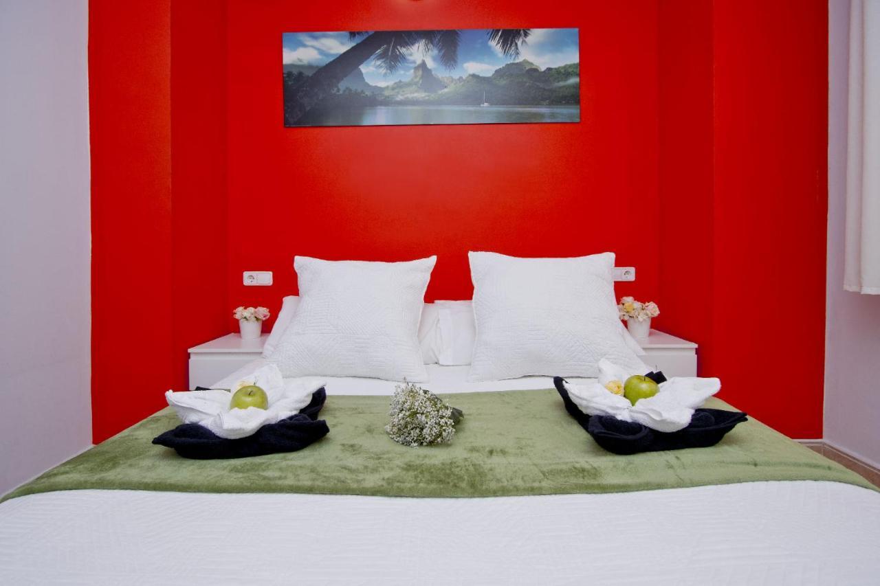 Barcelona City North Hostal Bagian luar foto