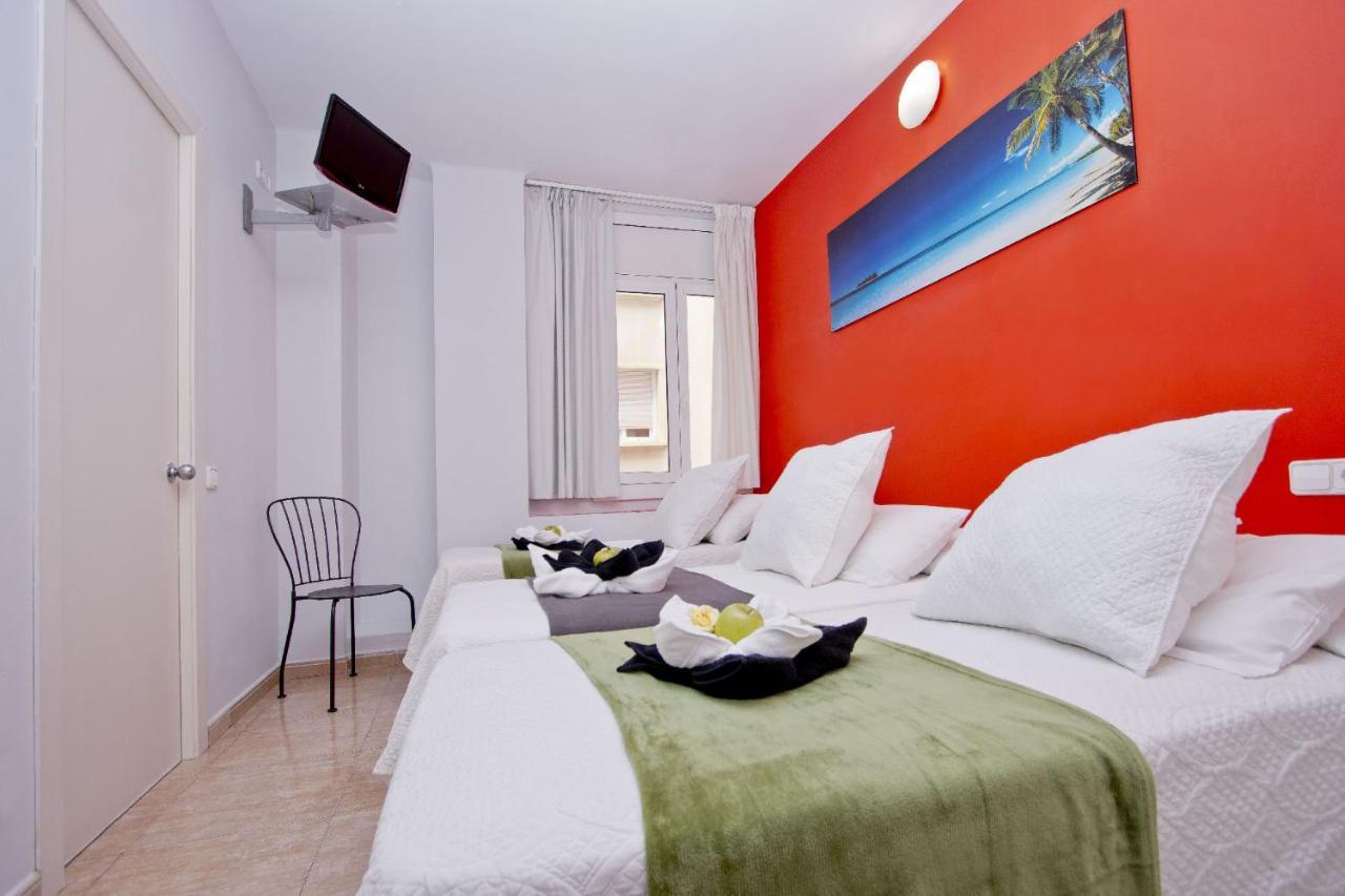 Barcelona City North Hostal Bagian luar foto