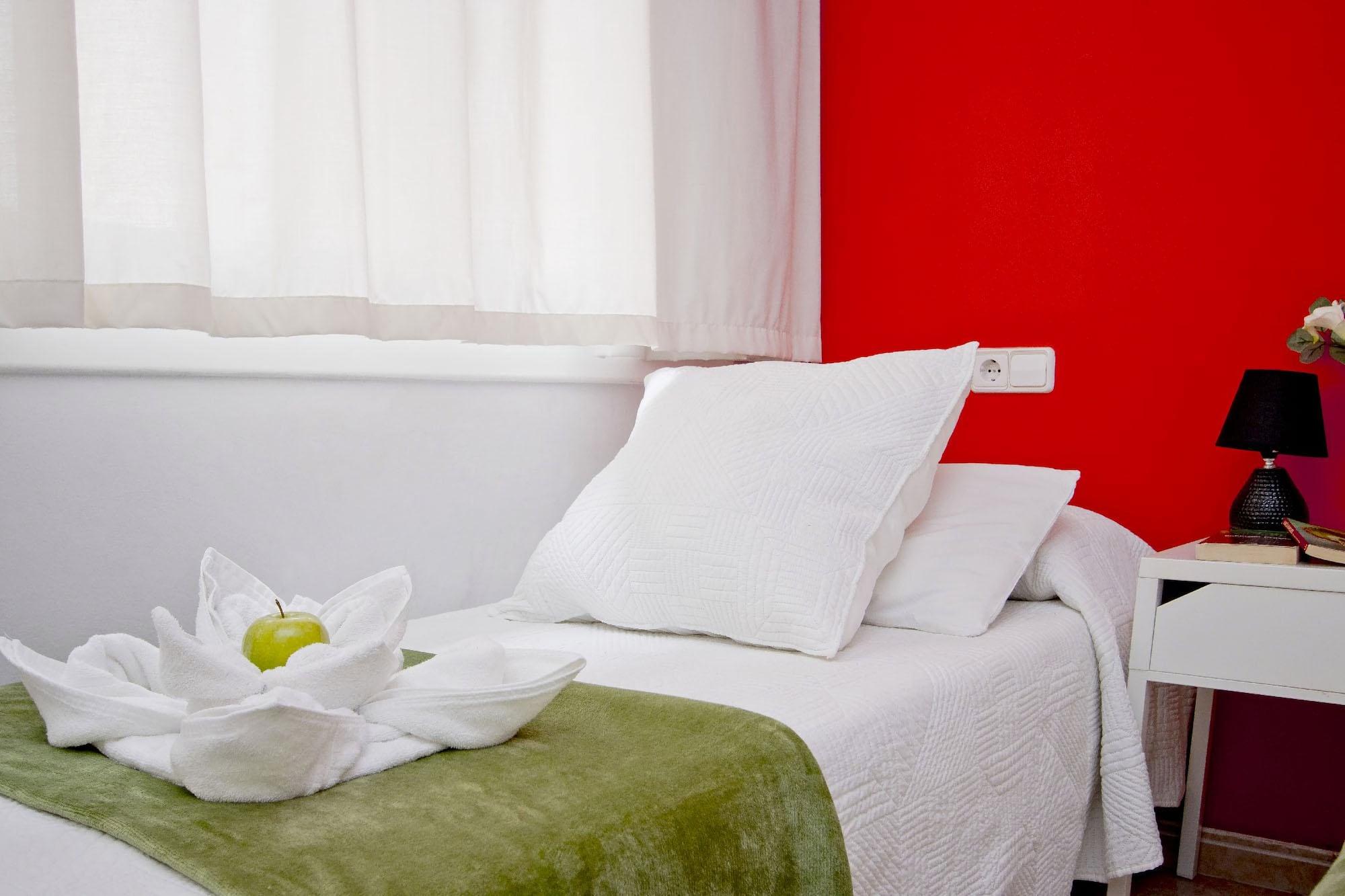Barcelona City North Hostal Bagian luar foto