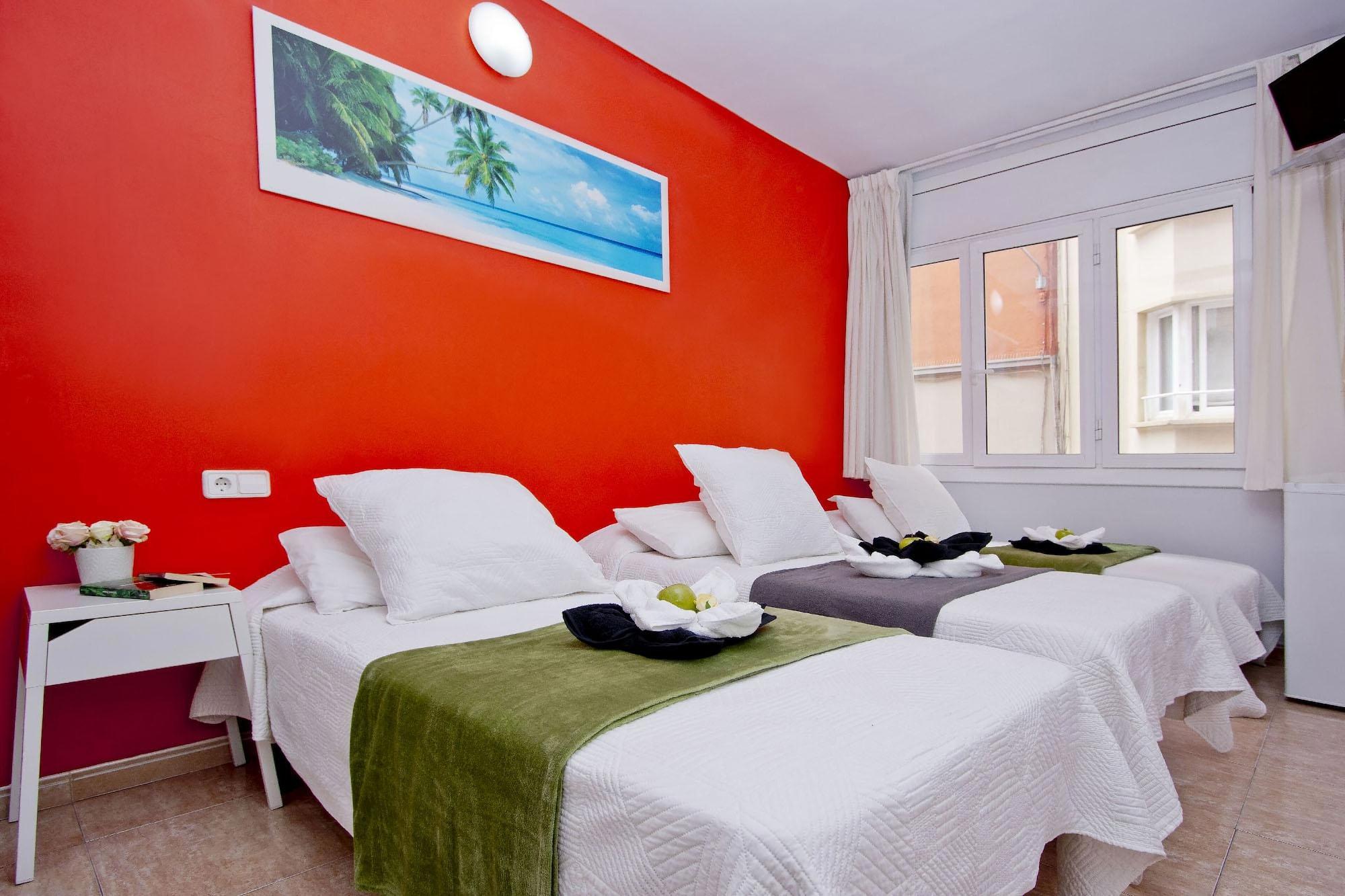 Barcelona City North Hostal Bagian luar foto