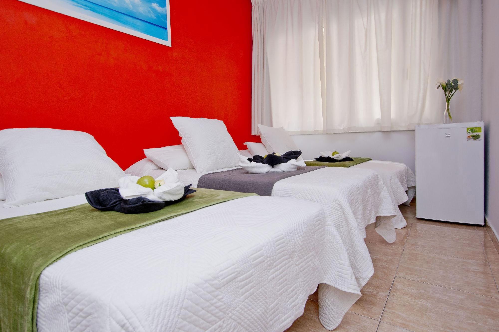 Barcelona City North Hostal Bagian luar foto