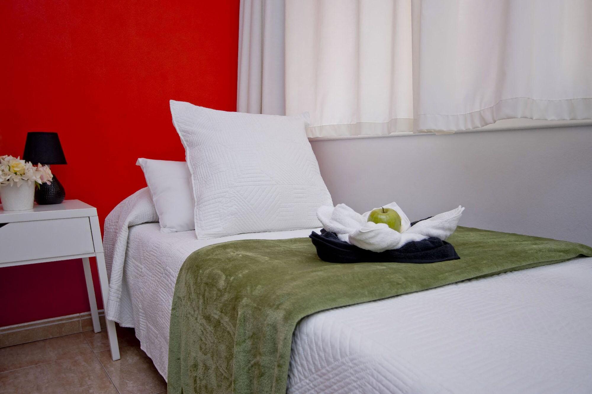 Barcelona City North Hostal Bagian luar foto