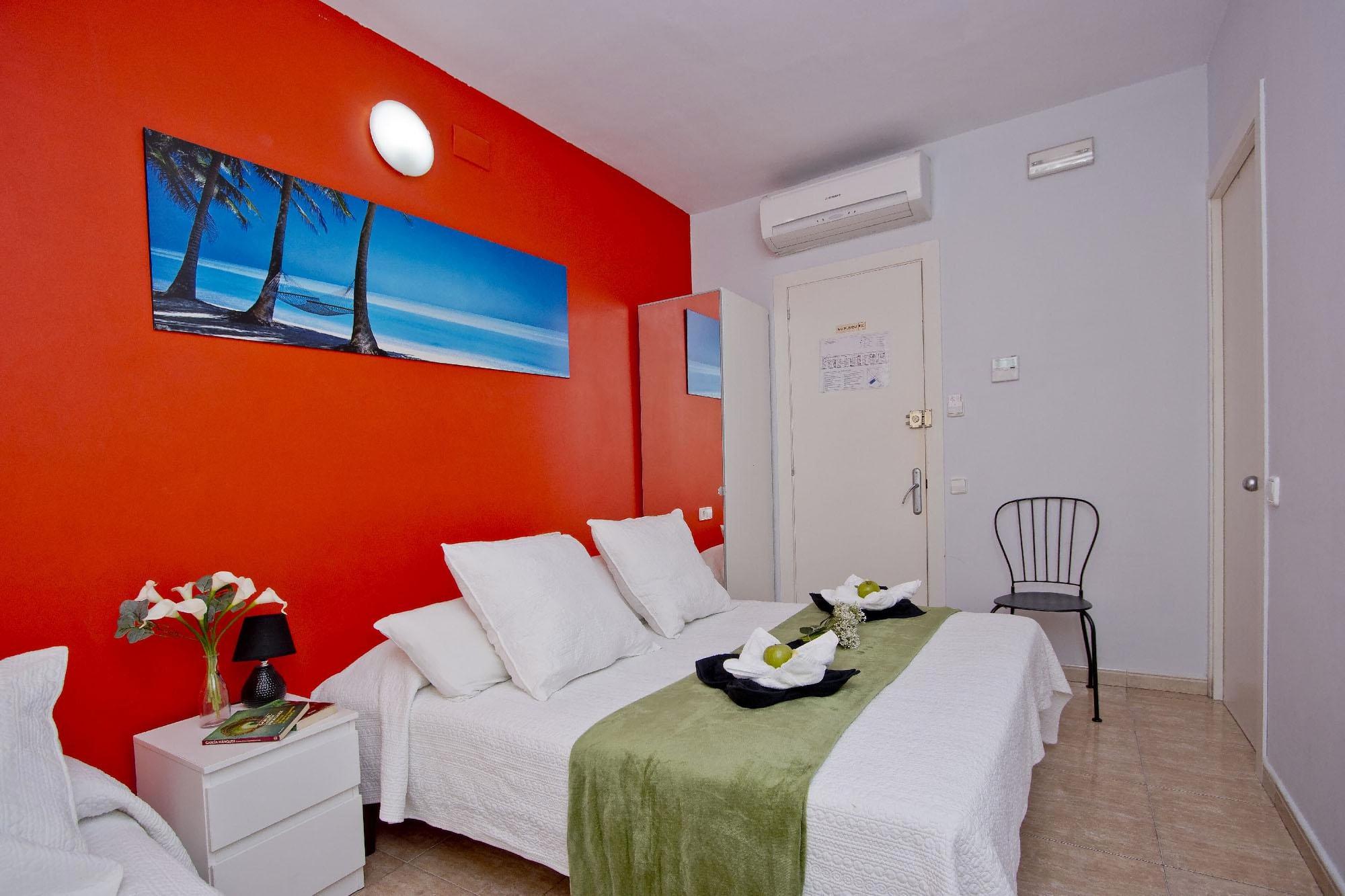 Barcelona City North Hostal Bagian luar foto