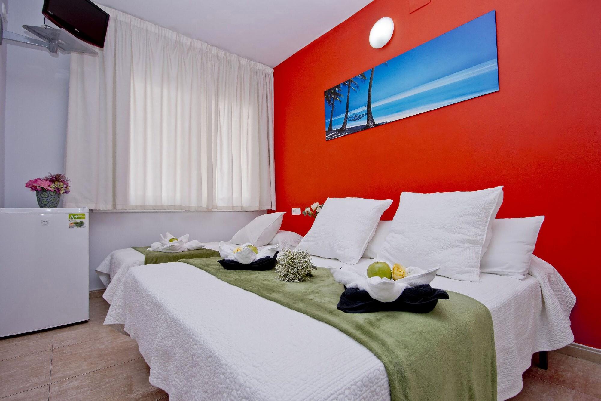 Barcelona City North Hostal Bagian luar foto