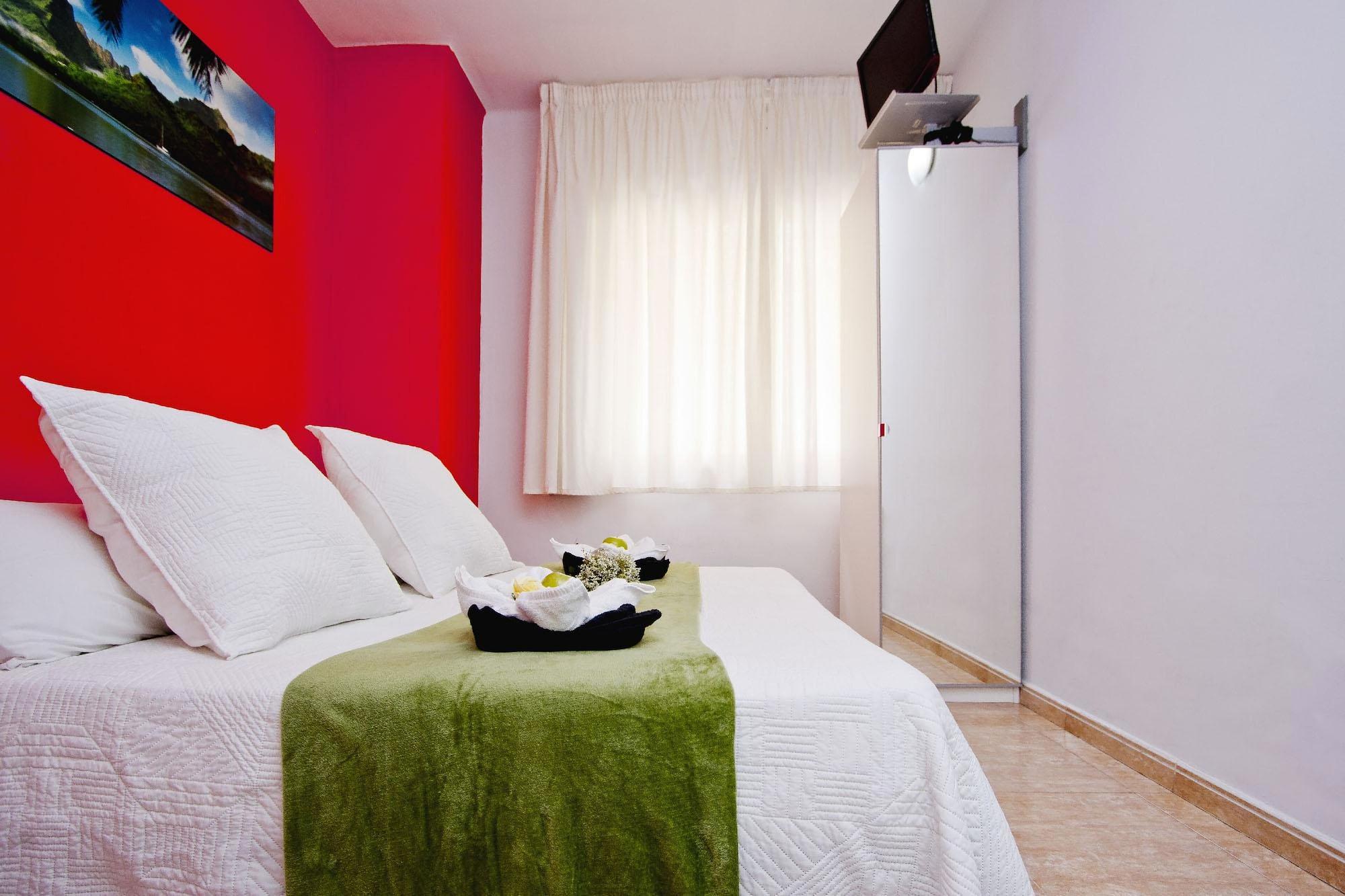 Barcelona City North Hostal Bagian luar foto