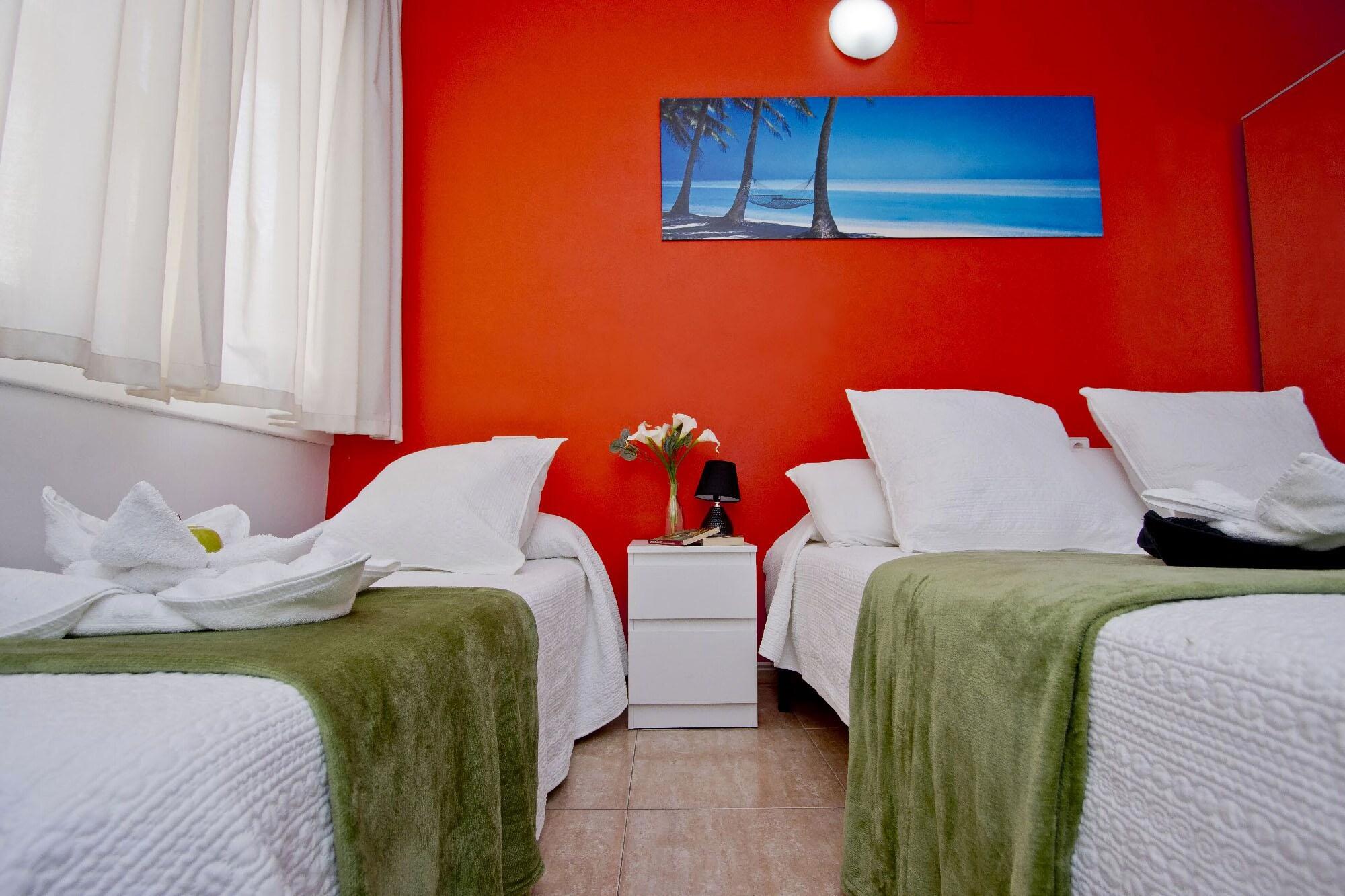 Barcelona City North Hostal Bagian luar foto